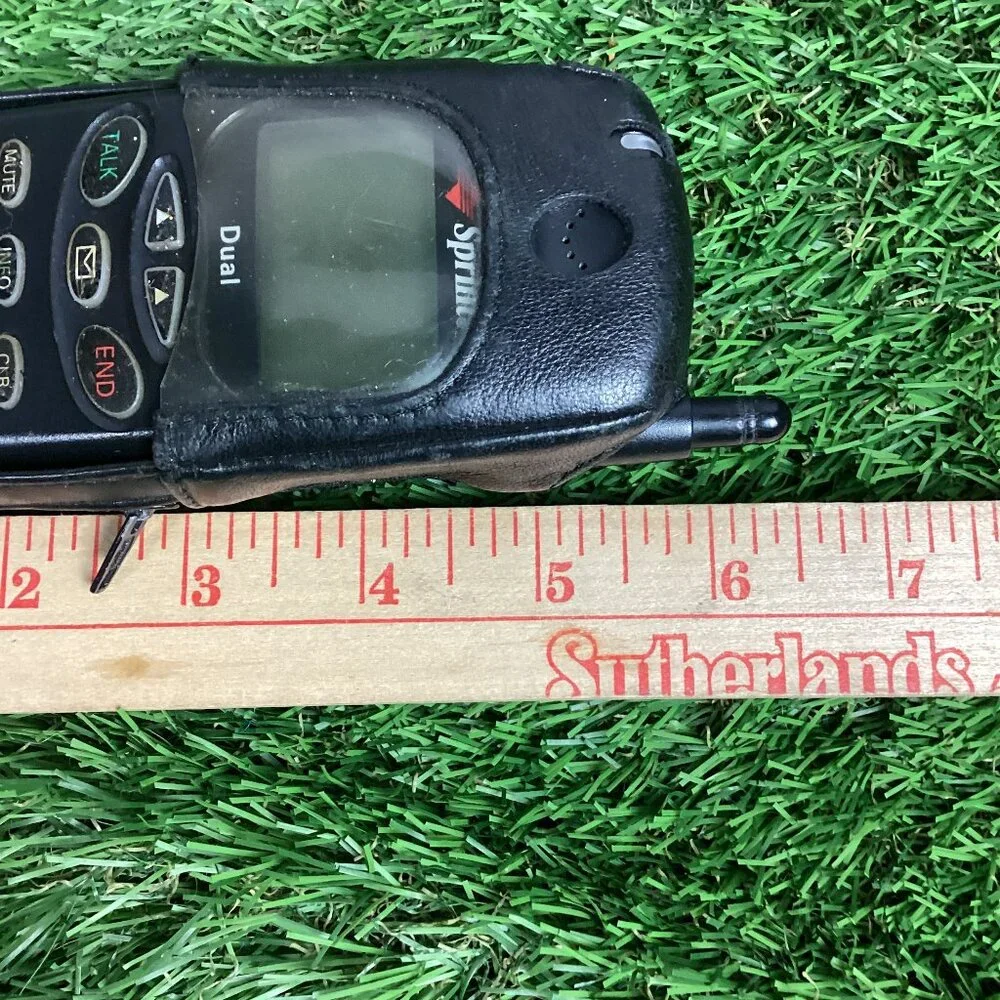 Vintage Sanyo Dual Band 3000 Mobile Phone